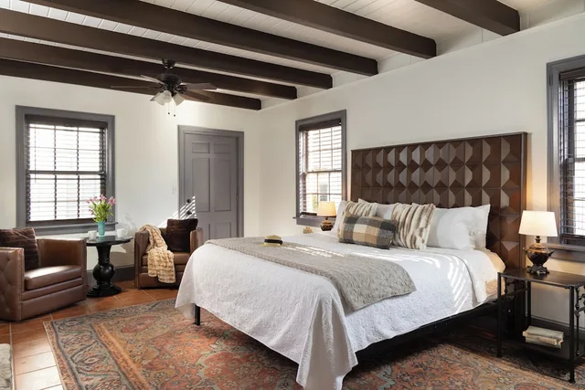 غرفة فاخرة بسرير كينج، Bayfront Marin House 1/3