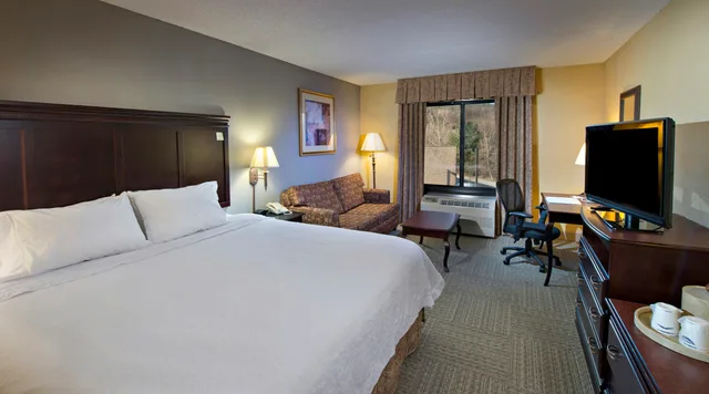 غرفة بسرير كينج لذوي الإعاقة، Hampton Inn Bennington 2/3