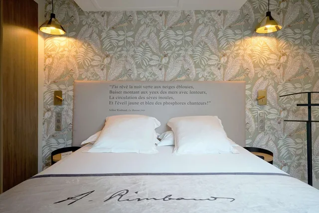 جناح جونيور بسرير كوين مع أريكة، Hotel Litteraire Arthur Rimbaud, BW Signature Collection 3/5