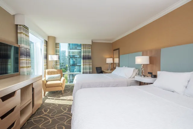 غرفة قياسية بسريرين كوين، Hampton Inn & Suites by Hilton Vancouver-Downtown 2/3