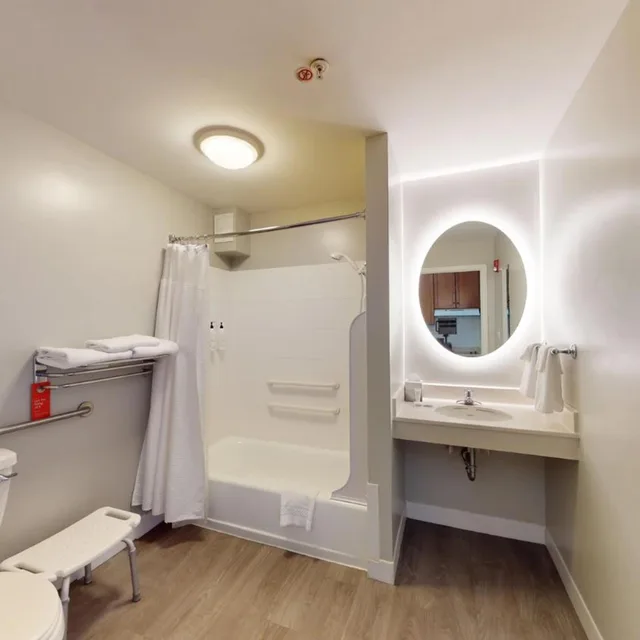 استوديو بسرير كوين مع أريكة بحوض استحمام لذوي الإعاقة، Towneplace Suites Fredericksburg 5/6