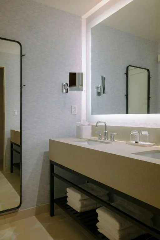 1 Bedroom, Luxury, Suite, King Bed, Bay View, Sofa, Balcony, Gaylord Pacific Resort & Convention Center 2/3