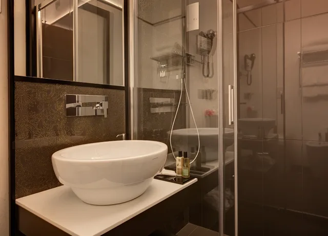 غرفة سوبيريور مفردة بسرير مزدوج، Dharma Luxury Hotel & Spa 2/2
