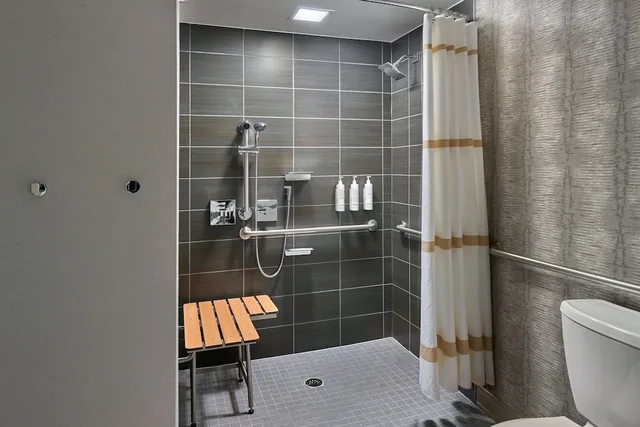 غرفة بسرير كينج لذوي الإعاقة، Chattanooga Marriott Downtown 3/4