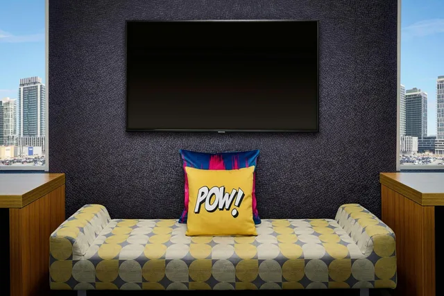 غرفة بسرير كينج، Aloft Vaughan Mills 10/18