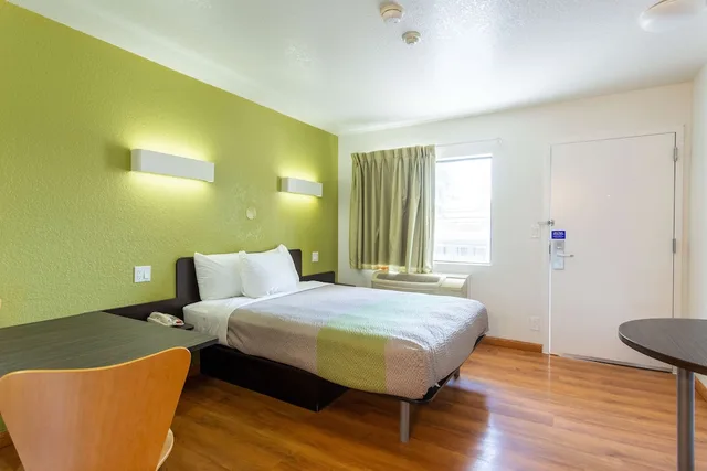 غرفة ديلوكس بسرير كوين للمدخنين، Motel6 Camp Springs, DC - South Camp Springs 3/5