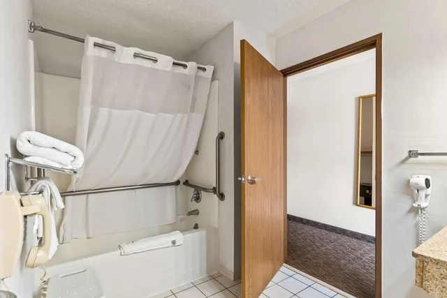 غرفة بسرير كوين لذوي الإعاقة، Quality Inn Sidney I-80 5/5