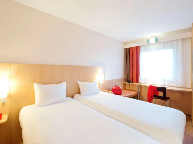 Standard, Twin Beds, with Child Extra Bed، Ibis Warszawa Ostrobramska 2/4