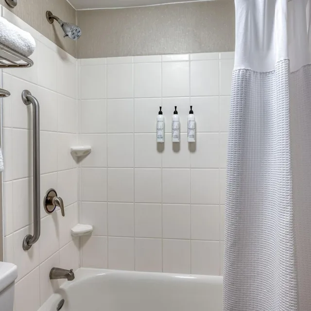 جناح بسرير كينج مع سرير سحّاب إضافي مع أريكة لذوي الإعاقة، SpringHill Suites by Marriott Terre Haute 6/6