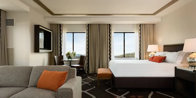 Premier, Suite, King Bed, No Balcony، CHUMASH CASINO RESORT 1/3