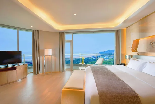 جناح تنفيذي بسرير كينج، Wyndham Grand Hotel Qingdao 1/2
