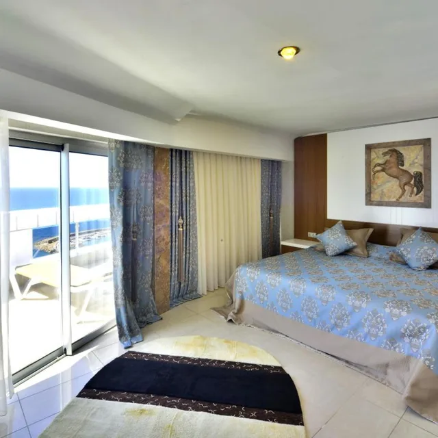 جناح بسرير كينج بإطلالة على البحر بجاكوزي، Orange County Alanya 1/2