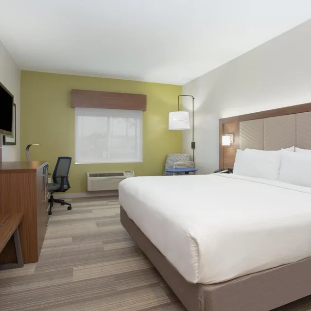 جناح بسرير كينج مع أريكة، Holiday Inn Express Hotel Suites Amarillo 2/2