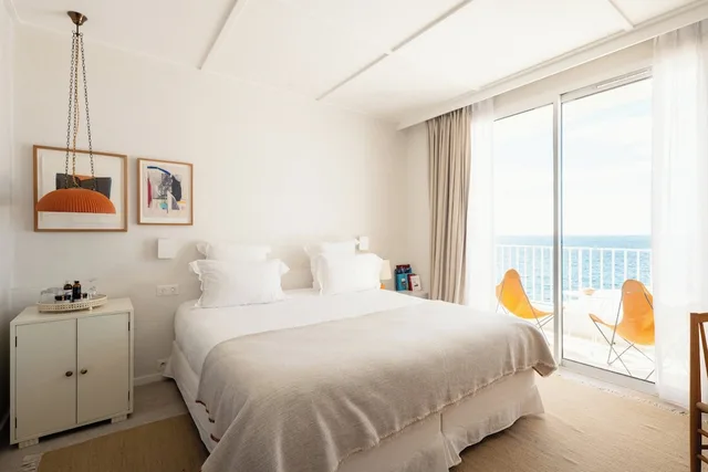 جناح عائلي بسريرين مزدوجين بإطلالة على البحر مع أريكة، Hotel Les Roches Rouges 5/7