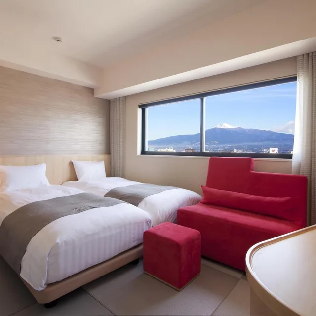 غرفة بسريرين منفصلين بحمام خاص، Cocochee Hotel Numazu 1/4