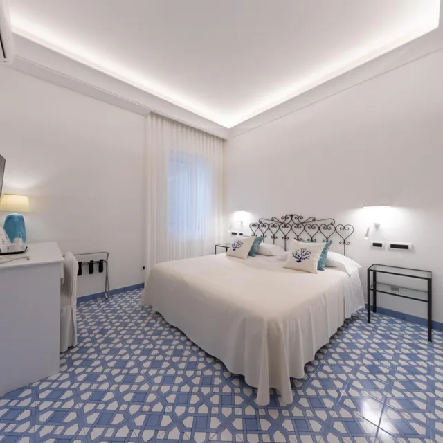 Standard, Double Bed, No Sea View، Hotel Aurora Amalfi 7/10