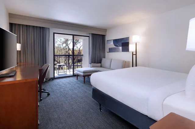 غرفة بسرير كينج، Courtyard by Marriott Tampa North/I-75 Fletcher 2/9