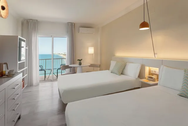 Xtra, Superior, 2 Queen Beds, Sea Front, Sea View، Sol Guadalmar Malaga 4/10