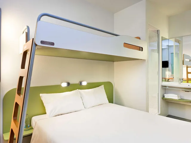 غرفة ثلاثية بسرير بطابقين، Ibis Budget Courbevoie Paris La Defense 1 2/6