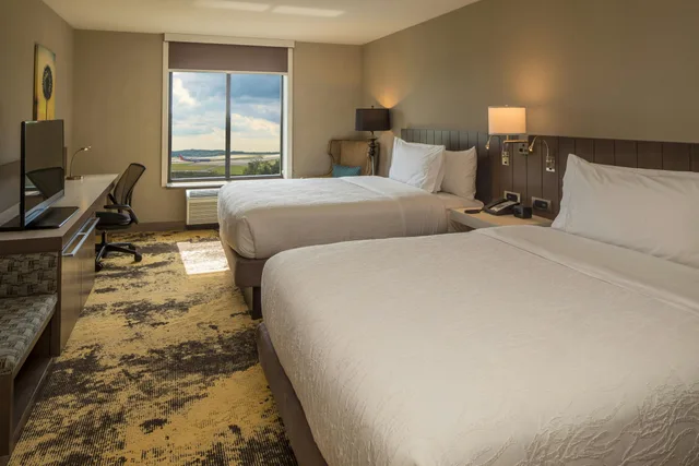 Room, 2 Queen Beds, Runway View, HILTON GARDEN INN PITTSBURGH AIRPORT 1/3