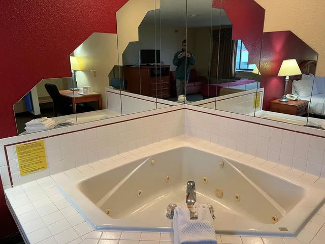 جناح بسرير كينج، Express Inn & Suites 5/5