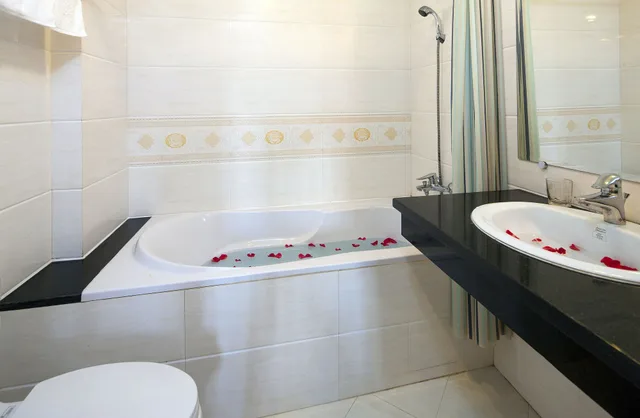 جناح جونيور بسرير كوين بإطلالة على المدينة بشرفة، Lucky 3 Hotel 3/3