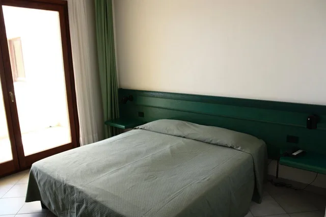 غرفة عائلية بسرير مزدوج بإطلالة على البحر مع أريكة، Miralonga Hotel 2/9