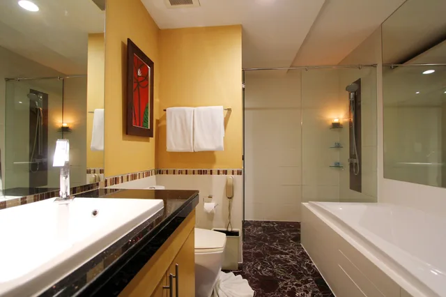 جناح ديلوكس بسرير كينج بغرفة نوم واحدة بحوض استحمام، Urbana Sathorn Bangkok, Thailand 7/8