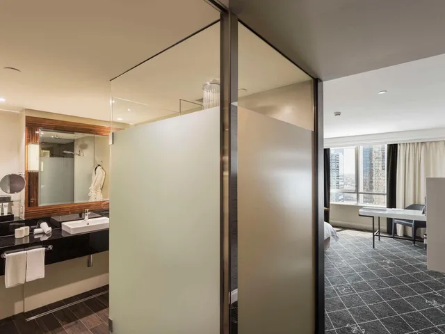 Skyline, Signature, King Bed, High Floor، Swissotel Sydney 5/6