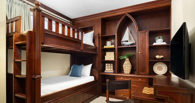 2 Bedrooms, Family Suite, Penthouse, King Bed, Bunk Bed, Ocean View, Butler، Beaches Turks & Caicos 1/3