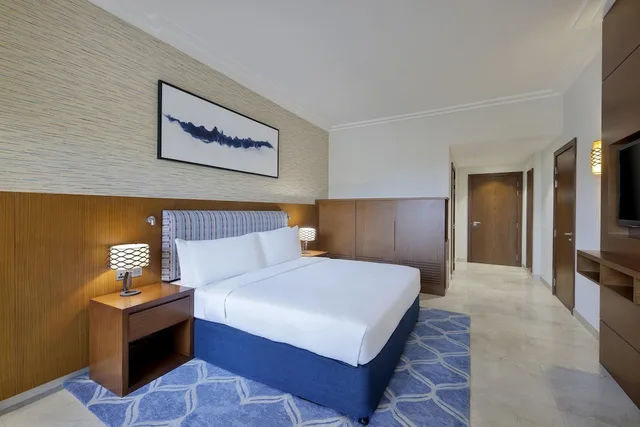 Room, King Bed, Island View, Balcony، Double Tree by Hilton Resort and Spa Marjan Island 6/11