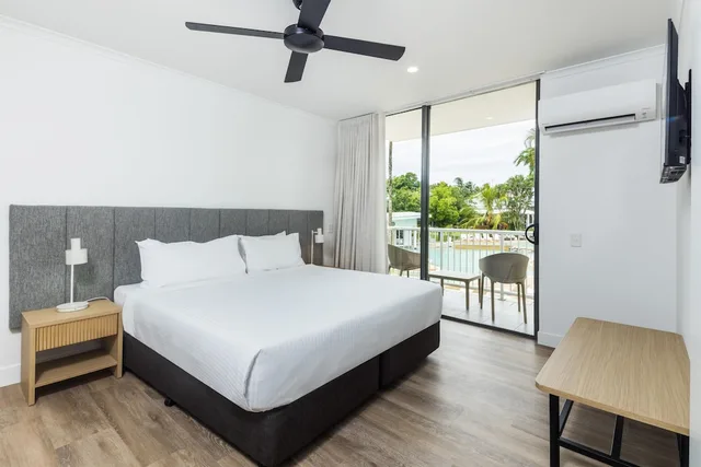 غرفة بريميير بسريرين كينج بإطلالة على المسبح بغرفتي نوم، Oaks Port Douglas Resort 2/5