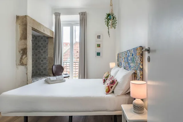 غرفة بسرير مزدوج بشرفة بحمام مشترك، The Color Hostel 3/8