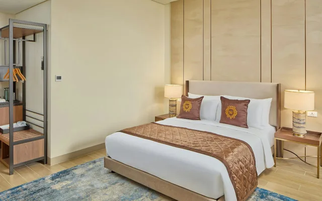 غرفة بريميير بسرير كوين، Grand Westside Manila Bay 1/3
