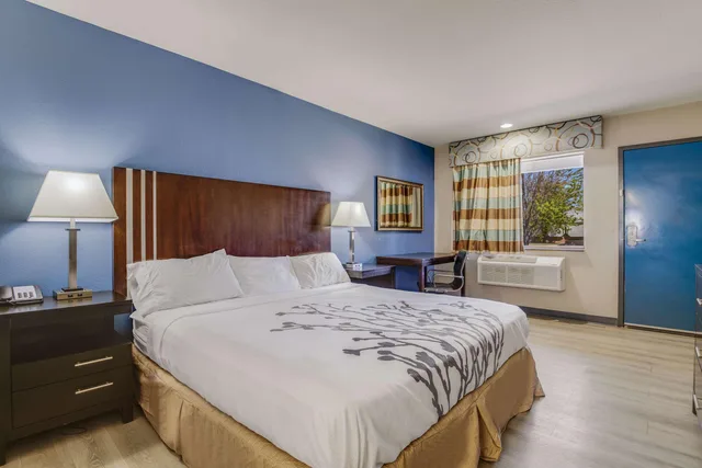 غرفة بسرير كينج للمدخنين، Econo Lodge Inn & Suites Enid South 3/6