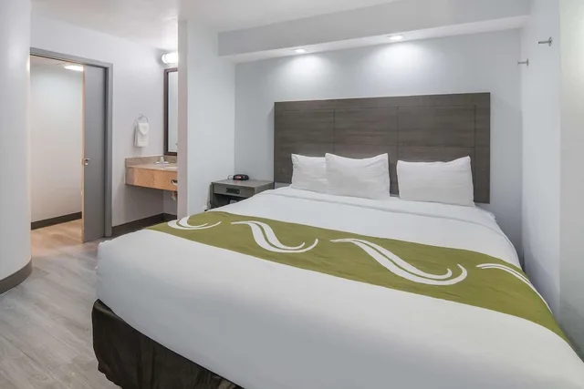 غرفة بسرير كينج، Quality Inn and Suites Richardson-Dallas 1/10