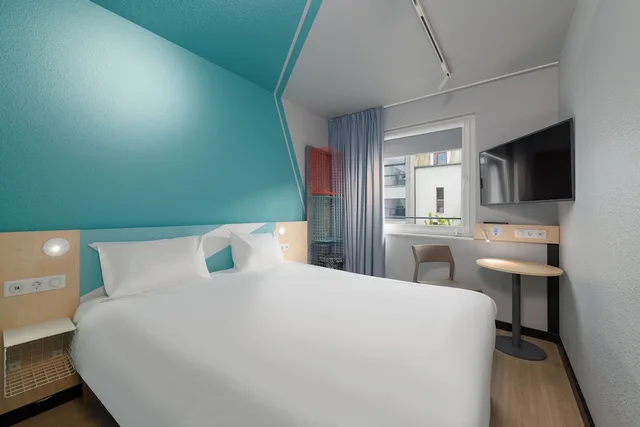 Compact, Double Bed, Garden View، ibis budget Hamburg St Pauli Messe 3/10