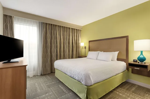 جناح بسرير كينج مع أريكة لذوي الإعاقة، Hampton Inn Pawley's Island 2/4