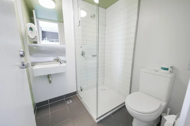 Mixed Dorm, 10 Beds، Nomads Queenstown 2/3