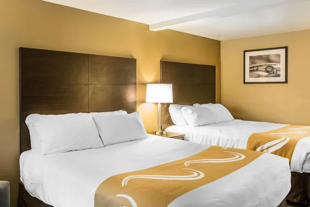 غرفة رباعية بسريرين كوين، Quality Inn & Suites Houghton Downtown 1/1