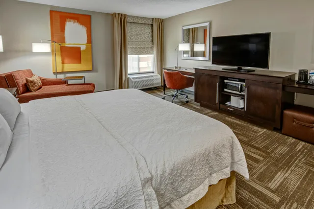 غرفة بسرير كينج لذوي الإعاقة، Hampton Inn Corinth 1/4