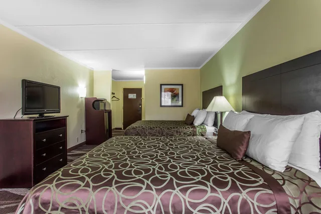 غرفة قياسية بسريرين كوين، Best Western Gastonia 4/7