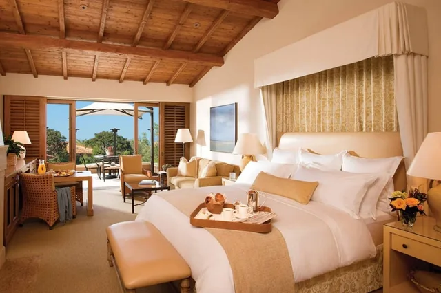 جناح بسرير كينج بإطلالة على الحديقة بشرفة مع أريكة، The Resort At Pelican Hill 1/4