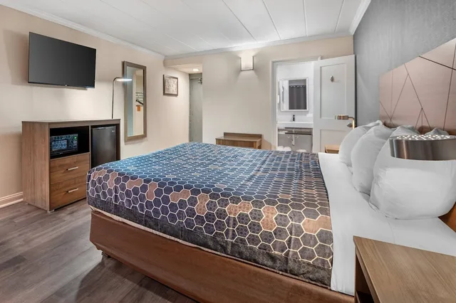 غرفة قياسية بسرير كينج، Econo Lodge Hicksville - Long Island 5/8