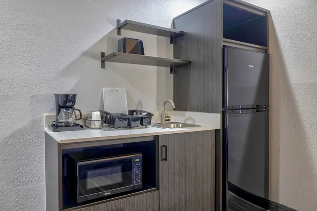 Room, 2 Double Beds, Kitchen, Smoking, Studio6 Little Rock, AR - South 8/8