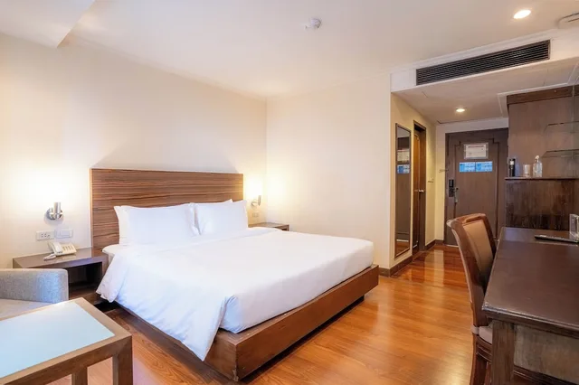 غرفة سوبيريور بسرير مزدوج، St James Hotel 2/6