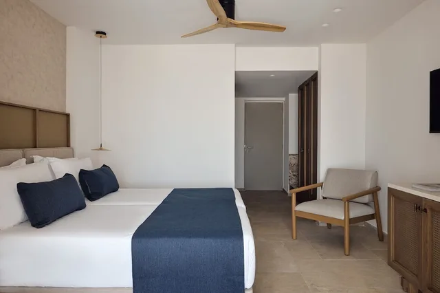 Room, Twin Beds, Inland View, Sofa، Atlantica Callisto 1/10