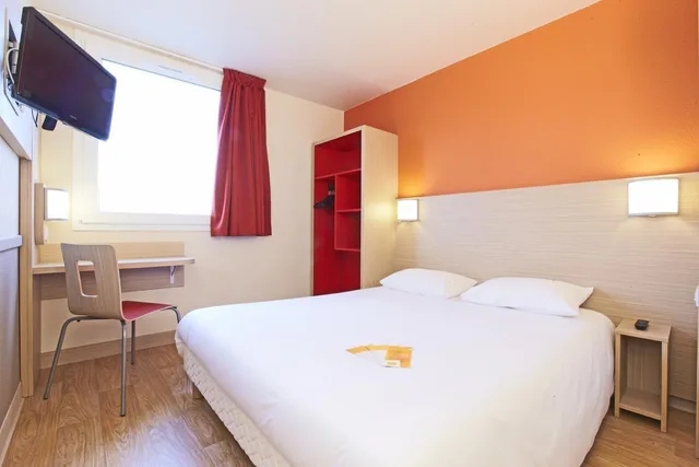 غرفة سوبيريور بسرير مزدوج، The Originals Access Tendance Hotel Saint Etienne Aeroport 1/2
