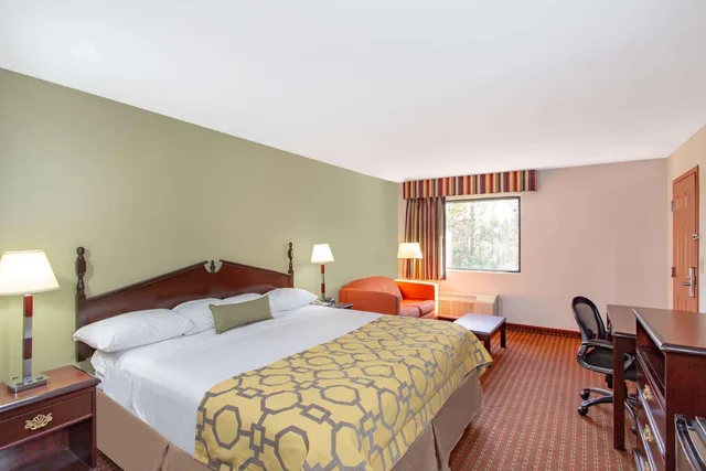 جناح، Baymont by Wyndham Midway/Tallahassee 2/2