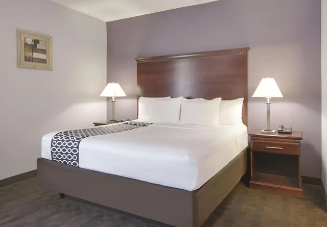 غرفة بسرير كينج، La Quinta Inn & Suites by Wyndham Corsicana 2/4
